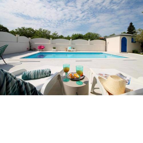 VILLA TUGARKA private pool, fitness, play-house, great for families, max 6 per.