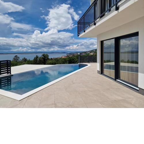 Villa V