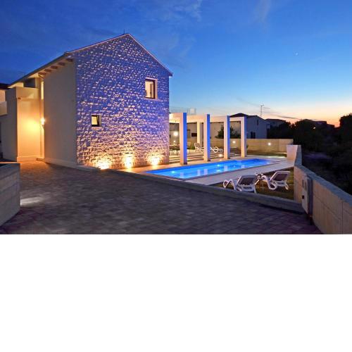Villa VI