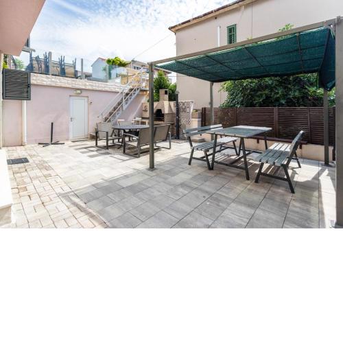 Villa Violeta with the sea view, 3 min walk to the beach