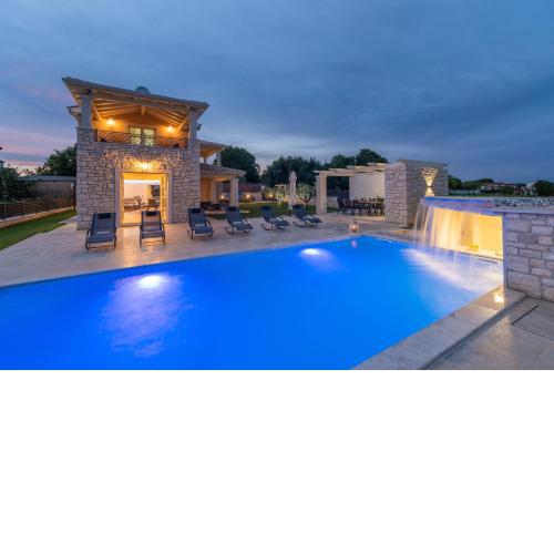 Villa Vistra, Brand New Luxury Villa with Poolbar
