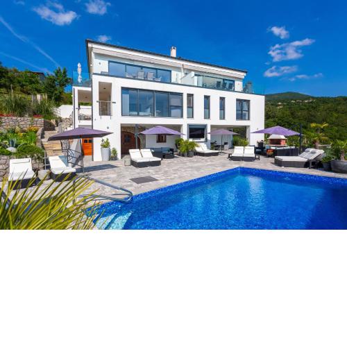 Villa White Pearl Diamond, Opatija mit Meerblick & Pool