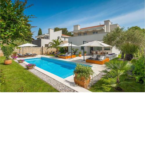 Villa White
