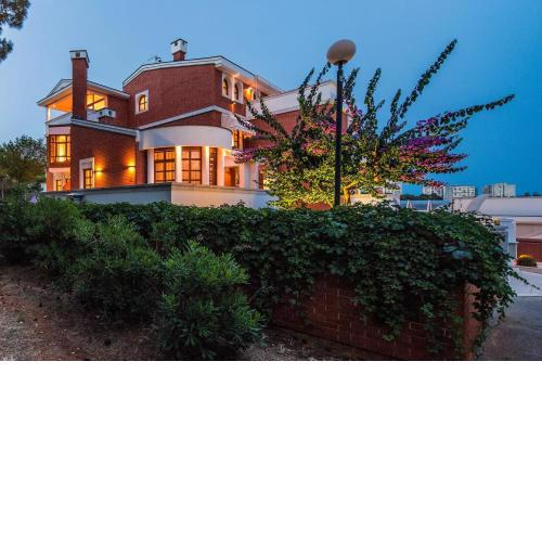 Villa with Jacuzzi on the Pula Riviera