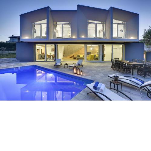 Villa Yania