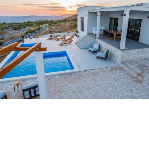 Villa Zlatno Sunce in the hills near Trogir