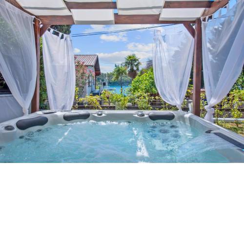 Villa Zvjezda - with hot tub