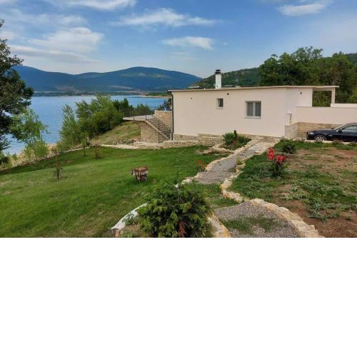 Vrlika, Peruća Lake Holiday House
