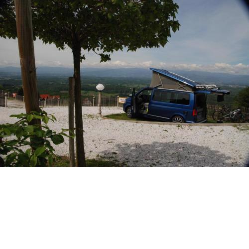 Weinberg-Panorama- Camping
