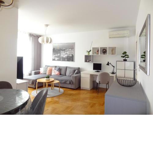 Well-equipped apartment with free parking