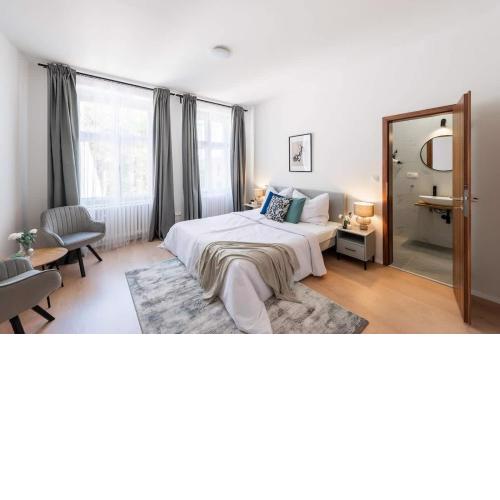 Well-located Luxury 3BR Oasis in Central Prague