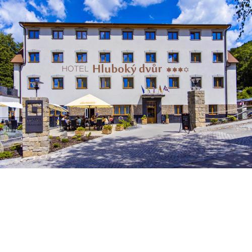 Wellness Hotel Hluboký Dvůr