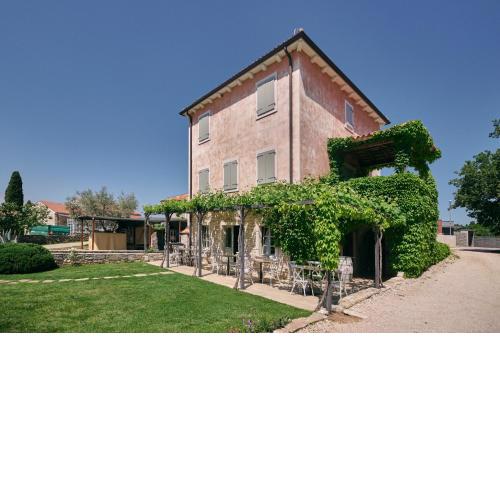 Winery Cuj Bed & Breakfast