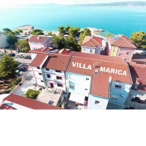 Wohnung in Crikvenica mit Terrasse, Grill und Garten