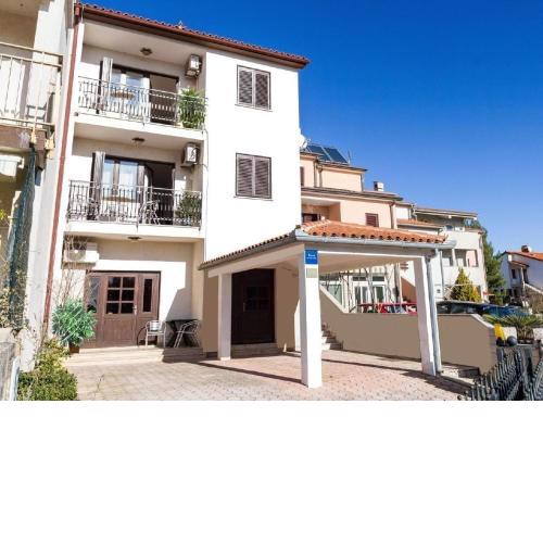 Wohnung in Pula mit Terrasse, Grill und Garten
