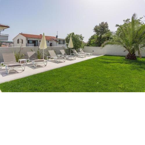 Wohnung mit gemeinschaftlichem Pool und Grill