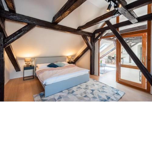 Wonderful Romantic Old Town Apt