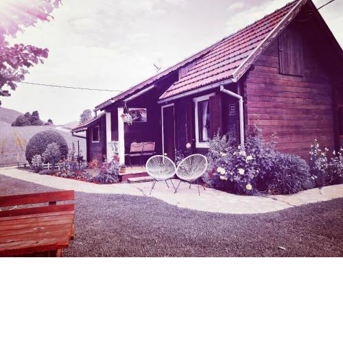 Wooden house Nela near Plitvice Lakes