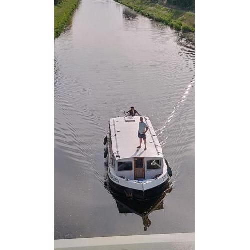 Zouw Hausboat Zakotven -pouze ubytovaní
